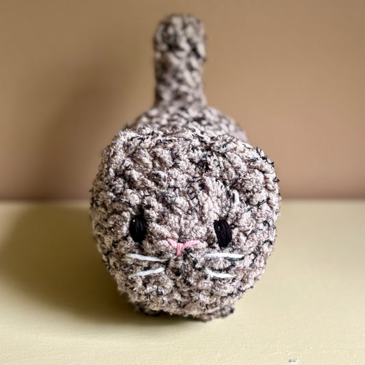 Small Plush Loaf Cat - Solid Brown Tweed (yarn eye)