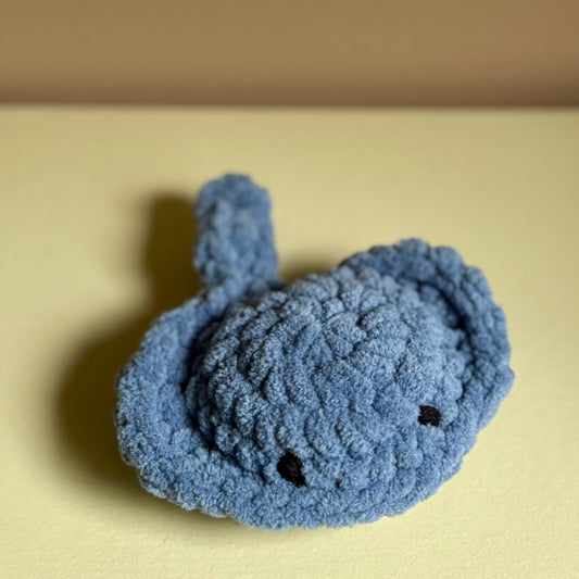 Mini Blue Stingray (yarn eye)
