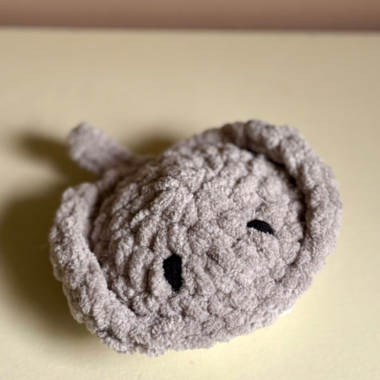 Mini Grey Stingray (yarn eye)