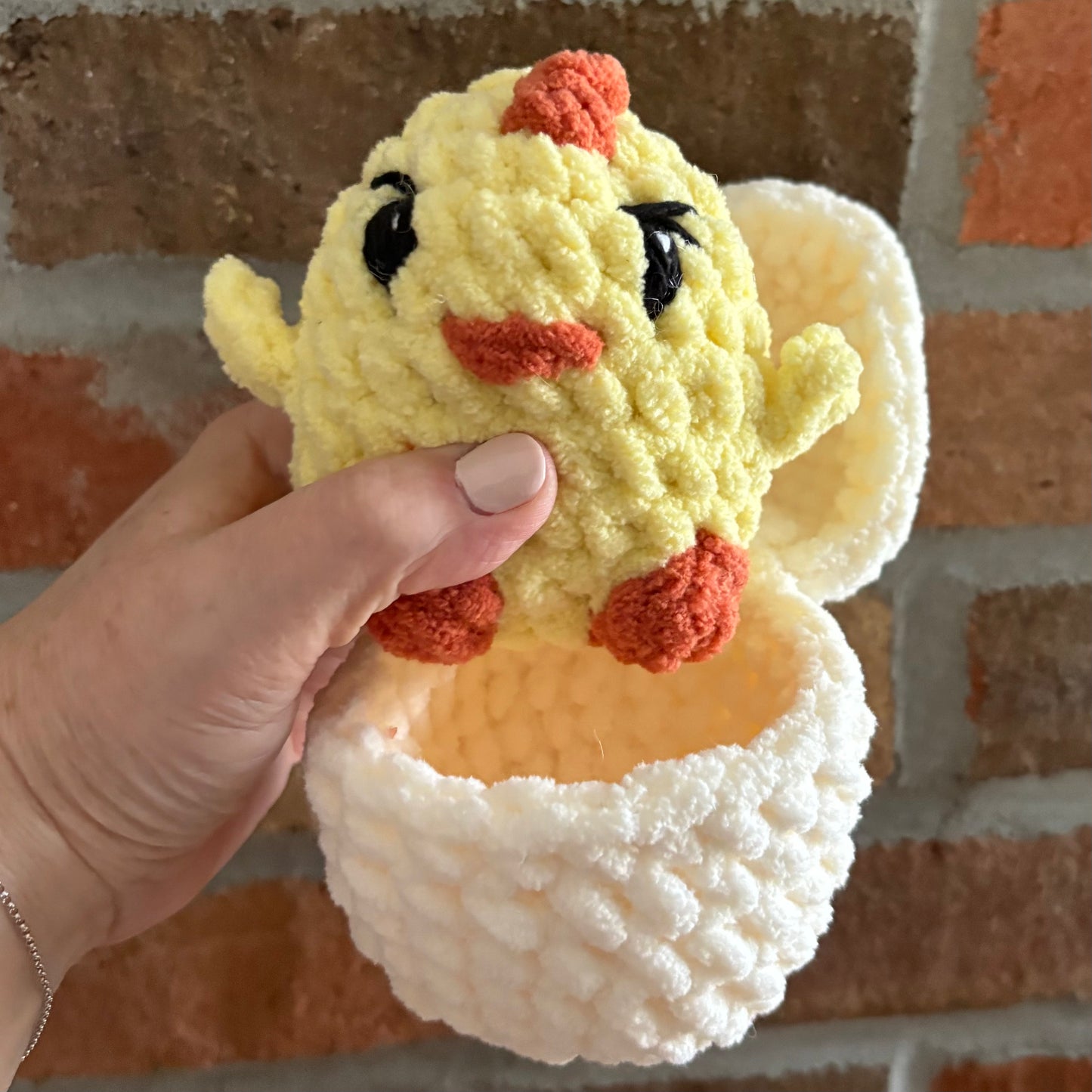 Hatching Chick (yarn eye)